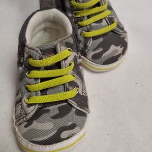 Child O' Mine Newborn Camouflage Shoes Sz.0-3mo.